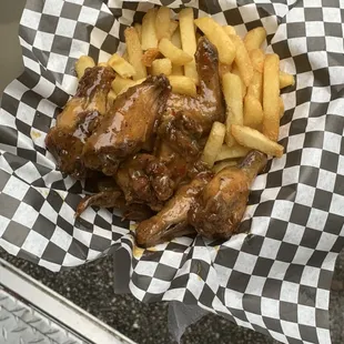 Jerk wings/fries