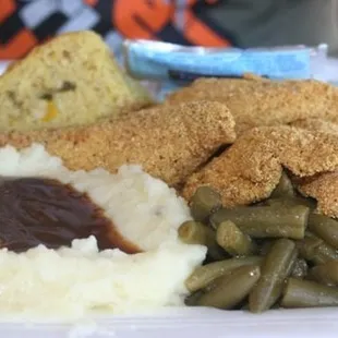 Catfish filet, mashed potatoes and green beans.