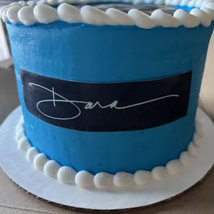 The icing work and wavy sugar paper.