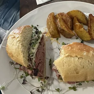 Roast beef with horseradish cheese and horseradish mayo. VERY SPICY!! + Potato Wedges.