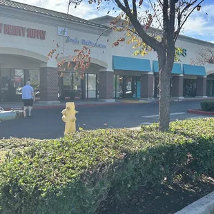 Simply Mediterranean: South side of plaza where Ross &amp; Kohl's are.