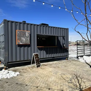 the outside of the restaurant