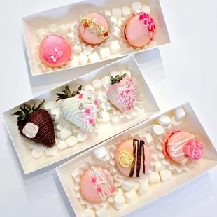 Macaron and chocolate-covered strawberry gift sets for any occasion!