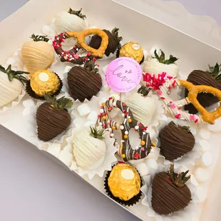 Hand dipped chocolate-covered strawberry gift set.