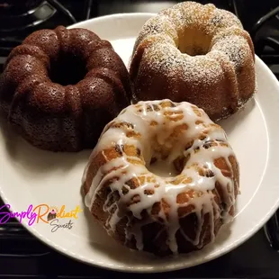 Baby Bundt cakes in Marble, Chocolate, and Vanilla with Chocolate Chips.
