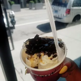 Vanilla-Honey Ice Cream w/ oreo &amp; caramel.