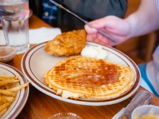 Fat's Fried Chicken & Waffles