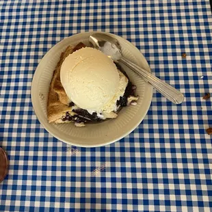 Blueberry pie with vanilla ice cream