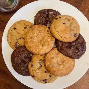 A cookie order w/ chocolate chip, snickerdoodle, and brownie cookies. So yummy!