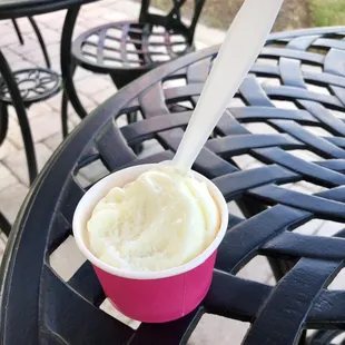 So Yummy! Their Vanilla Yogurt:)