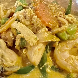 PAD GAREE TALAY SEAFOOD