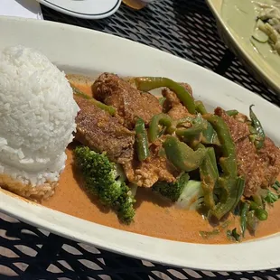Fried fish in red curry