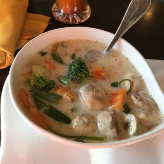 Tom Kha
