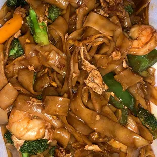 Drunken noodles with shrimp &amp; mild spice, add broccoli