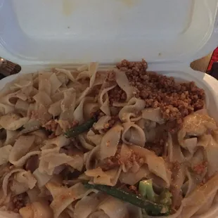 Peanut curry noodle with chicken! Huge take out sizes!