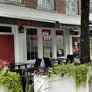 the outside of a restaurant