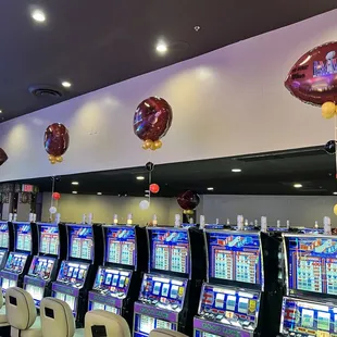 Super Bowl balloon bouquets for slot tournament
