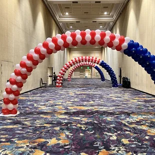 Balloon arch tunnel