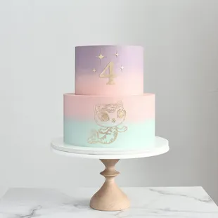 Standard 2-tier: 3-tone ombre with custom image add on