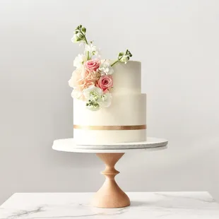 24K Gold Band Design with Floral Bouquet