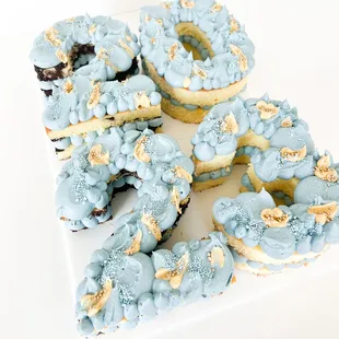 Small monogram cakes