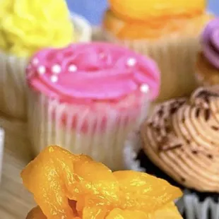 Hawaiian Cupcakes with tropical fruit flavors