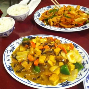Top: yu sang chicken. Bottom: Singapore curry (vegetarian)