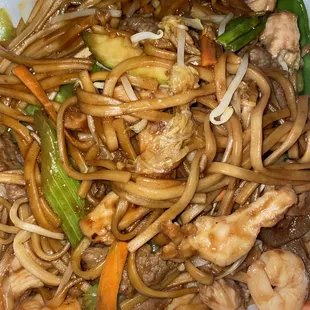 27. House Special Lo Mein