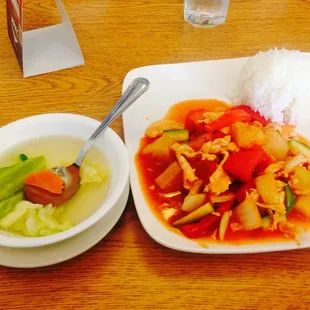 Sweet and sour with chicken lunch special, delicious!!