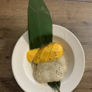 Sticky rice and mango