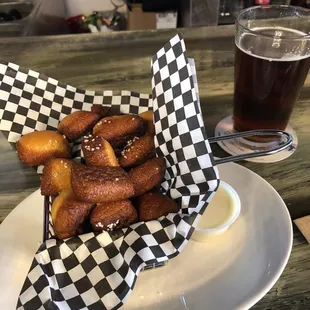 Tide pods and a shiner bock