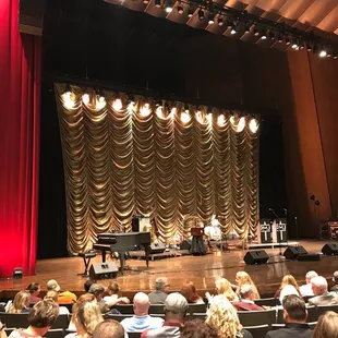 Post Modern Jukebox about to preform