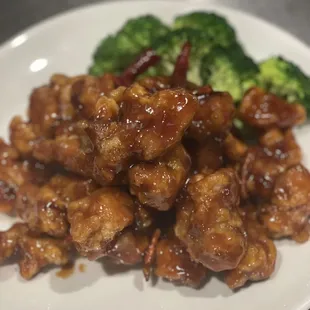 General Tso&apos;s chicken: Crispy outside, tender inside, with a sweet - spicy blend that&apos;s truly unforgettable.