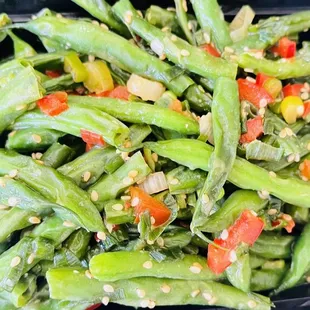 a bowl of green beans and peppers