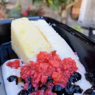 Limoncello marscapone cake with strawberry compote and honey boba