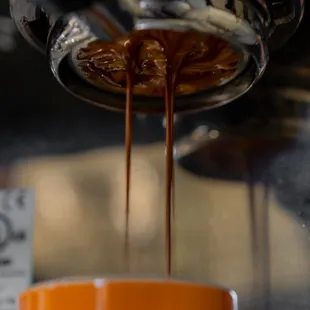 ows coffee being poured into a cup