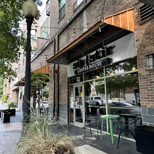 the outside of a coffee shop