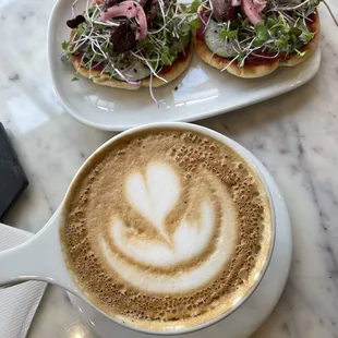 Latte &amp; Hummus Naan