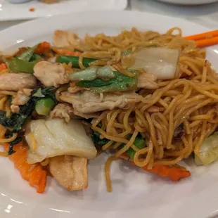 Yakisoba noodles with chicken