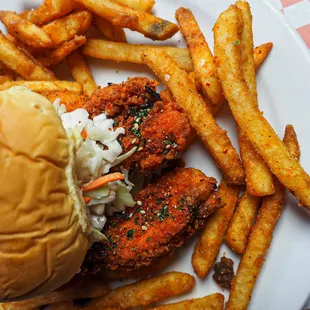 Hot&apos;N&apos;Spicy Chicken Tender Sandwich with Sir Chicken Spicy Fries