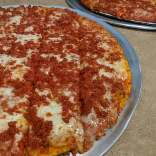 Topping Pizza with pepperoni