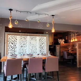 Restaurant view, with screens