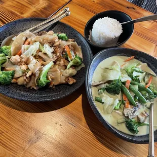 Pad see ew, green curry vege