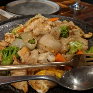 Pad see-ew $15.95 - 3.5 stars. Noodes soft/stretchy. Eggs overcooked, flavor not too interesting. Sat dinner 2019-11-09