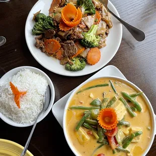 Pad See Ew beef + Panang curry tofu