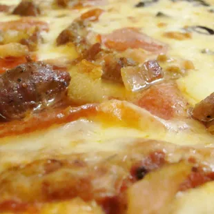 meat lover&apos;s pizza.