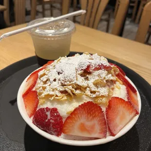Strawberry snow Bingsoo
