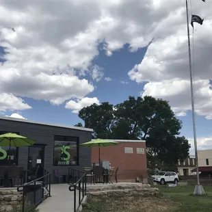 The chelf personally came out and recommended a dish for my son. Fresh authentic India food.