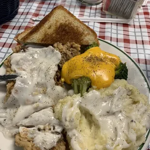 The daily special, chicken fry, mashed potatoes, broccoli with cheese. Home cooking!