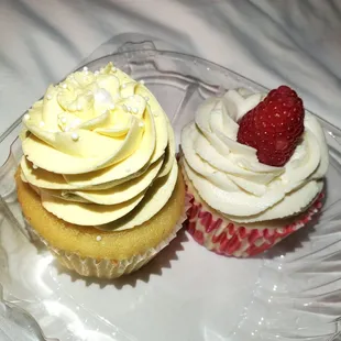 (L) Lemon Cupcake  (R) Cheesecake Cupcake